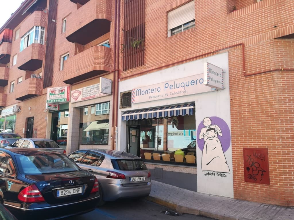 Fachada de Montero Peluqueros en Los Belgas